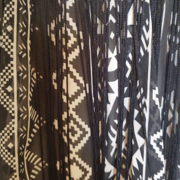 ~*Tribal print sleeveless crop top *~ - Picture 2 of 5